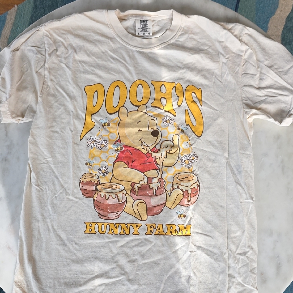 Disney White Winnie the Pooh 'Pooh's Hunny Farm' Short Sleeve Tee